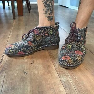 HUSH PUPPIES beautiful floral booties